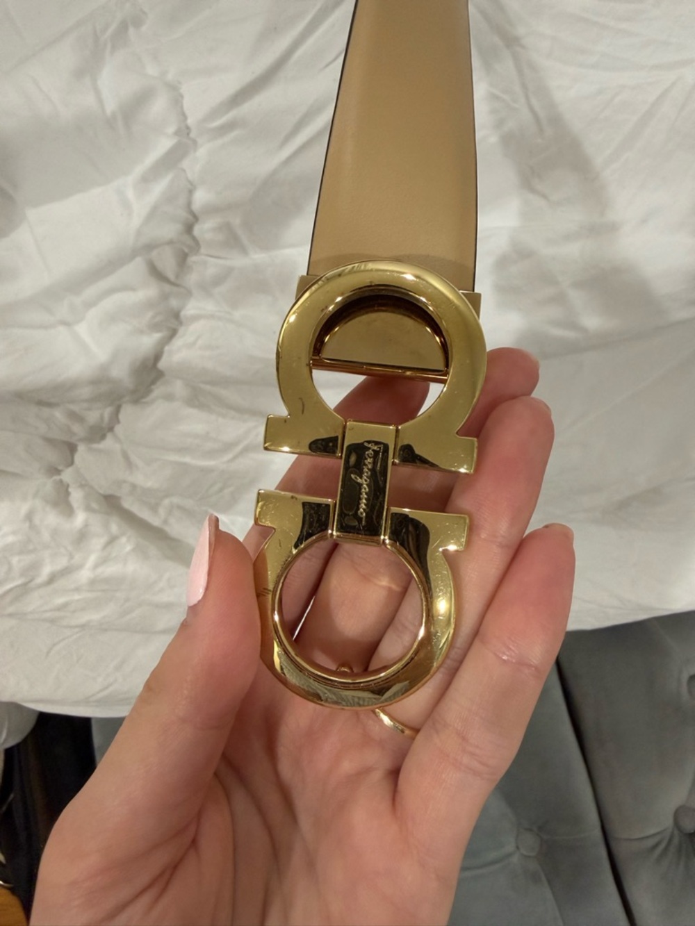 Authentic Ferragamo Beige Gold Buckle Leather Belt comes with original box - Picture 4 of 6